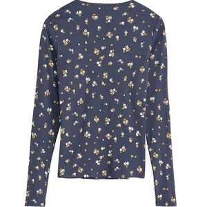 Ribbed square-neck long sleeve t-shirt in size XS. The TENCEL fabric is soft.